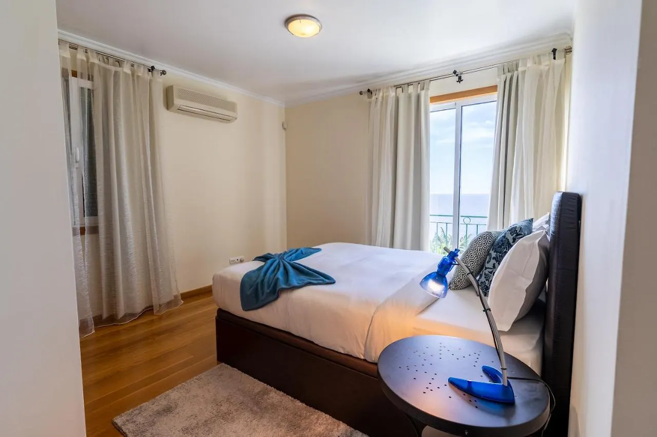 Infinite Ocean View Villa 20M Above Ocean & Beach أركو دا كالهيتا 0*,  البرتغال