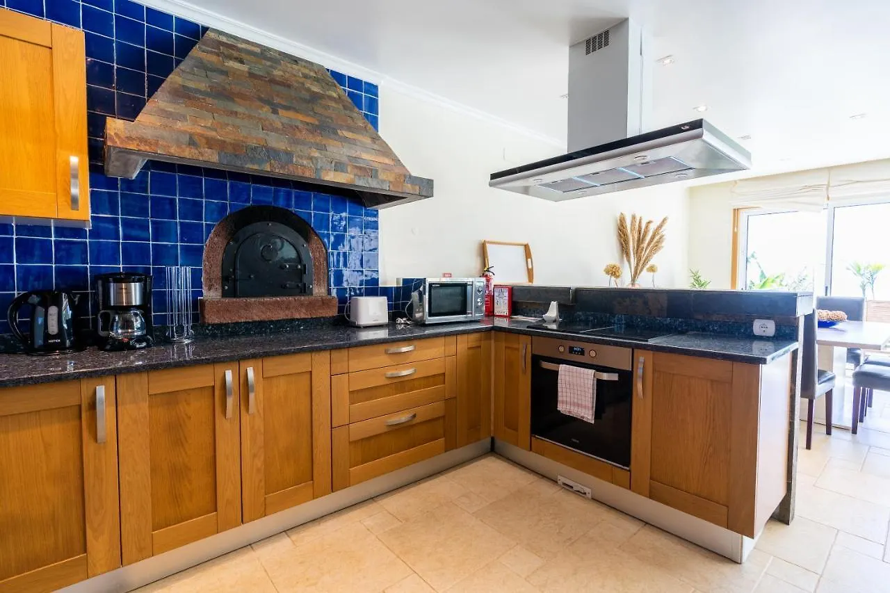Infinite Ocean View Villa 20M Above Ocean & Beach 阿科达卡列塔 0*,  葡萄牙